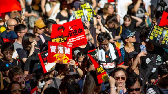 Hong Kong Protests show dangers of Cashless society