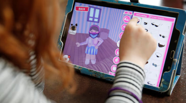 Roblox has booted paedophile hunter Schlep.